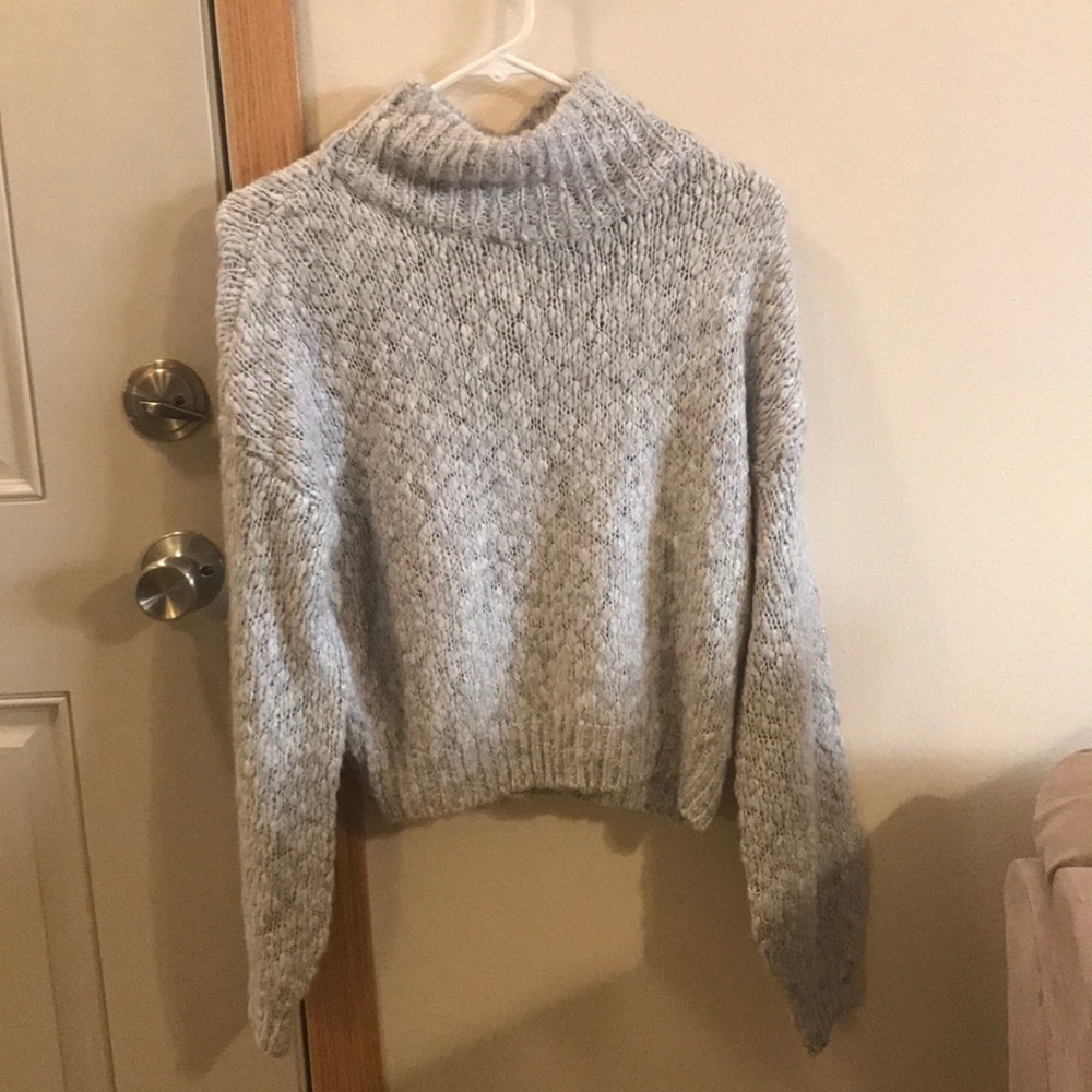 Hollister Sweater Gray Worn Once Size XS